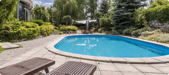 image d'une grande piscine